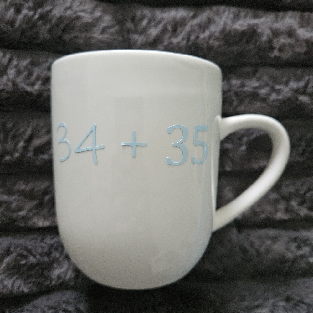 Ariana Grande R.E.M. Saturn Neon Desk Light Cloud Socks 34+35 Mug & Cloud Box - Picture 10 of 14